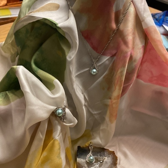 STRIKING green Pearl necklace matching Earring included - Picture 5 of 10